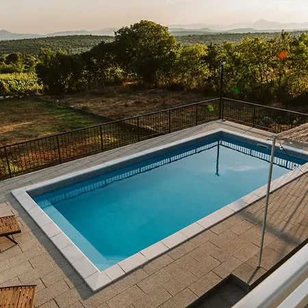 בית נופש Olives Garden *